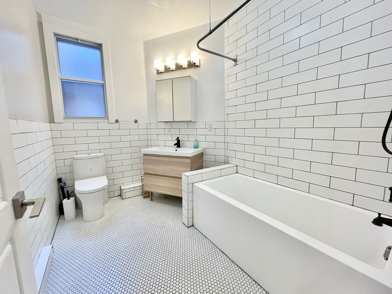 5871 Avenue du Parc #2 - Photo 2 of 21