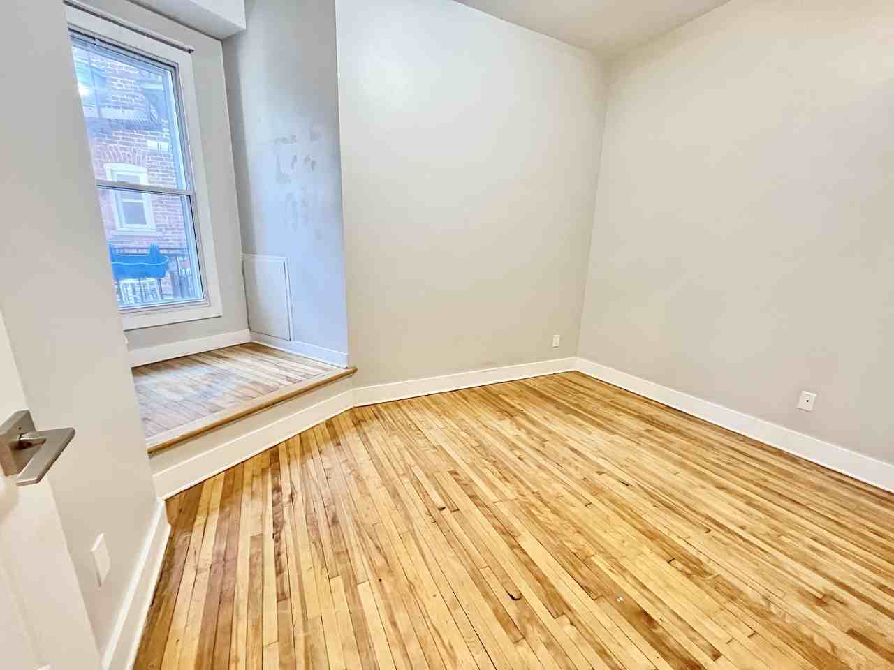 5871 Avenue du Parc #2 - Photo 4 of 21