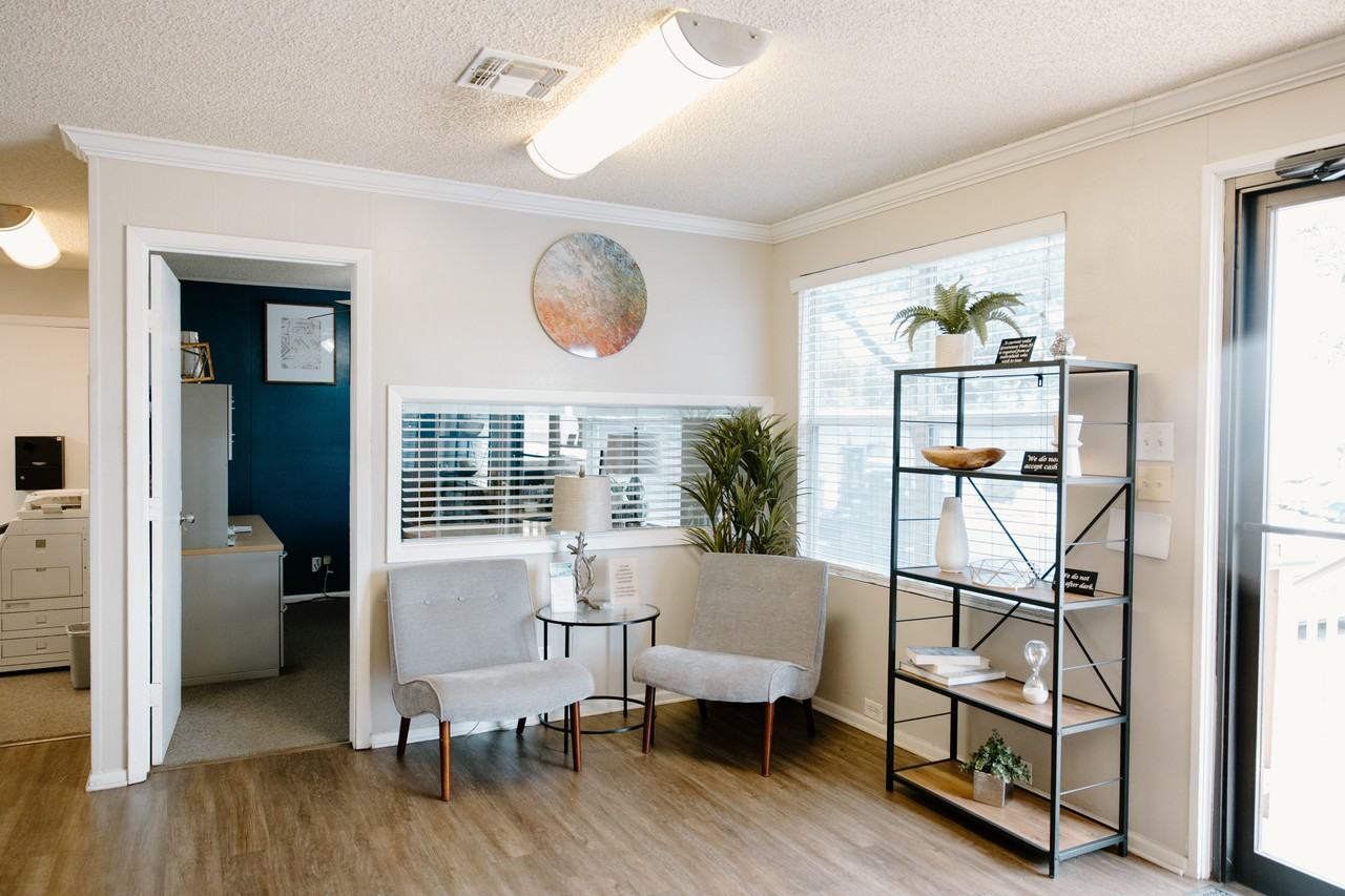 Oak Terrace - Photo 7 of 14