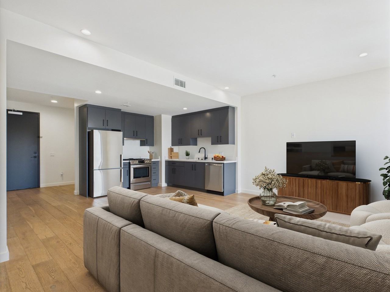 Vica Silver Lake - Photo 2 of 50