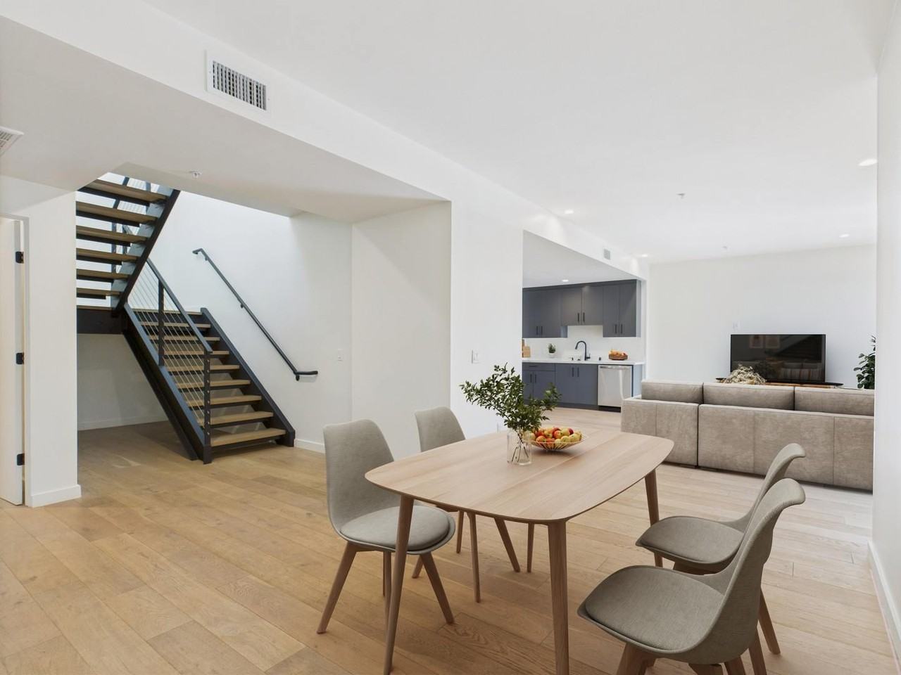 Vica Silver Lake - Photo 4 of 50