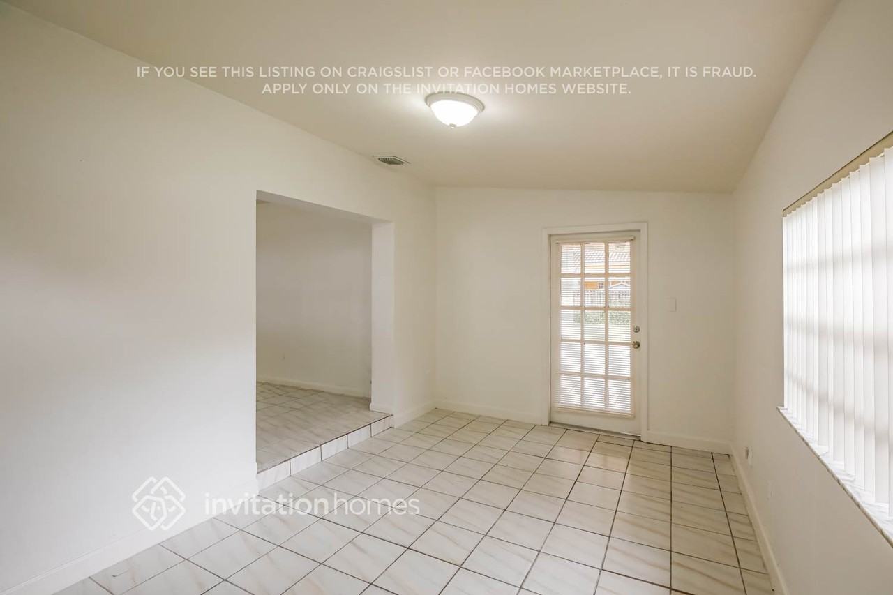 5115 Sw 112th Ave - Photo 3 of 17