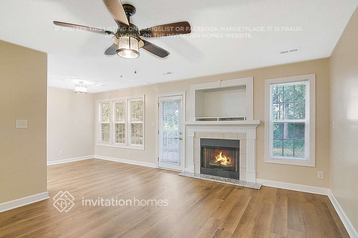 45 Dawn Ave - Photo 3 of 23