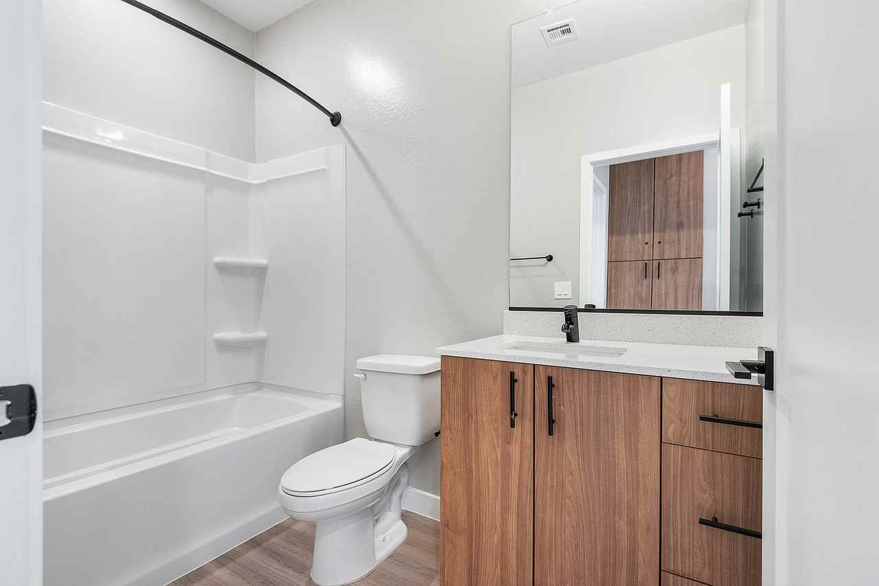 Sonita - Photo 7 of 17