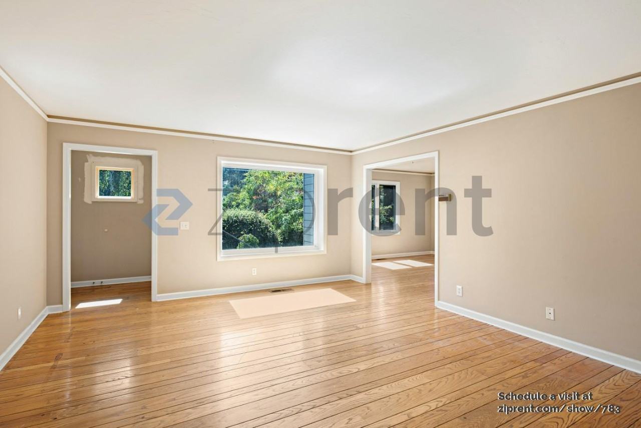 938 Leo Way - Photo 3 of 15