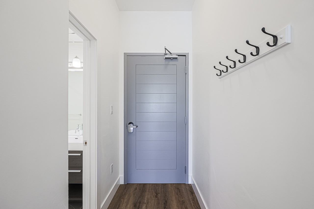 3020 Dundas Street W - Photo 2 of 28