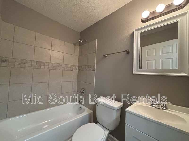 605 Pollock St - Photo 7 of 10