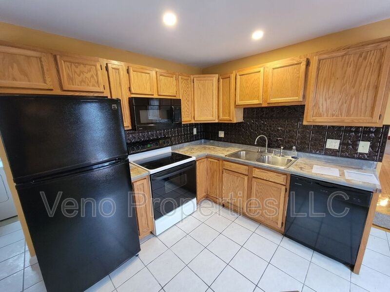 10 Numan St #A - Photo 2 of 17