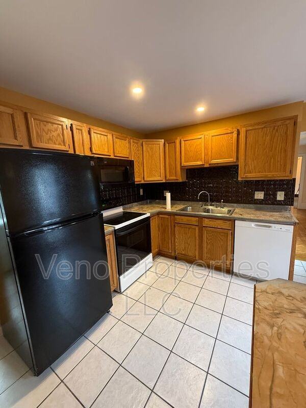 10 Numan St #A - Photo 3 of 17