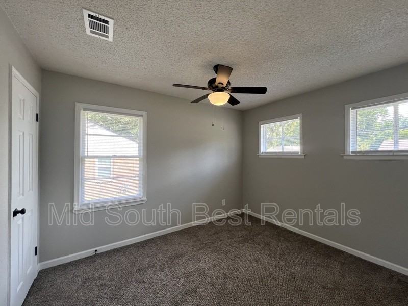 4803 Hodge Rd - Photo 4 of 9