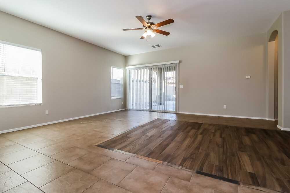 11686 W Monroe St - Photo 4 of 16