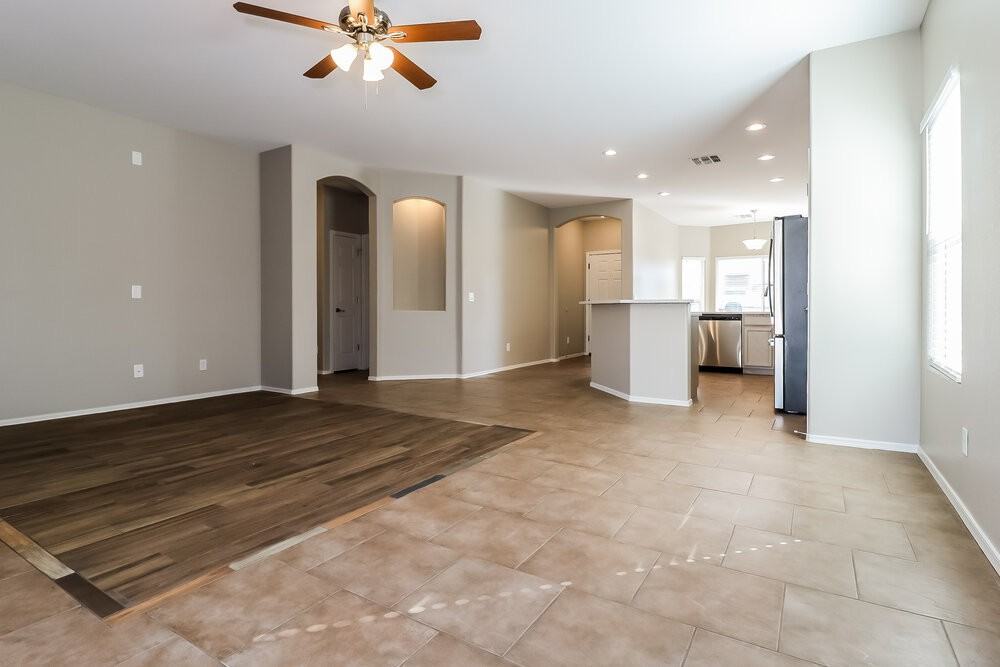 11686 W Monroe St - Photo 5 of 16