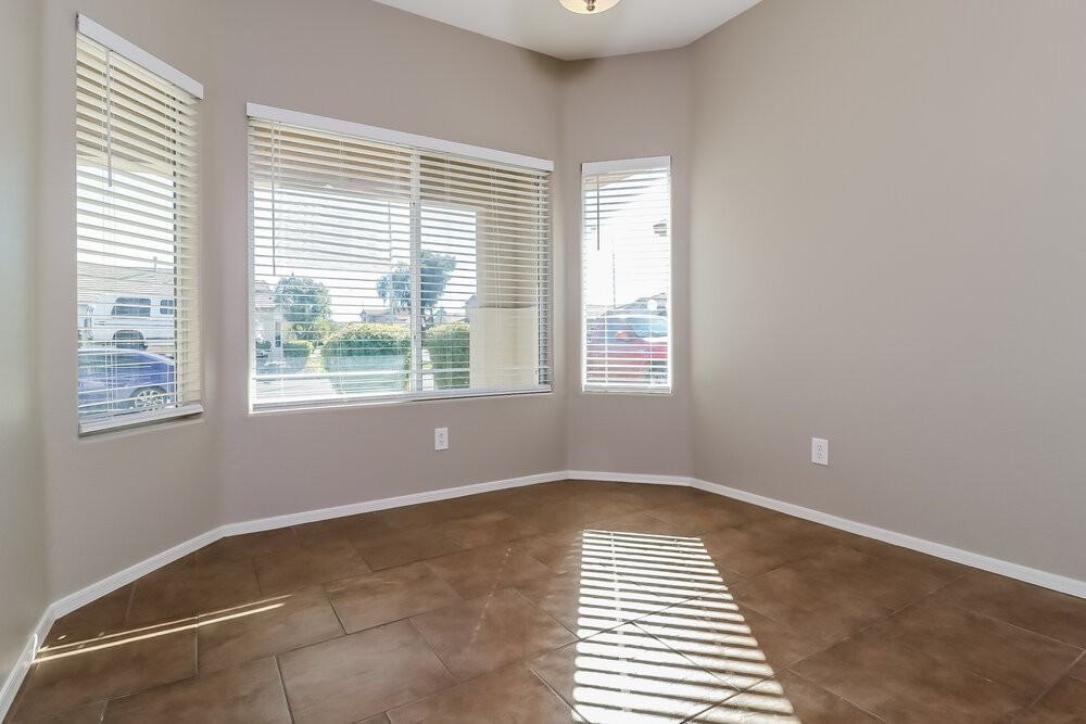 11686 W Monroe St - Photo 6 of 16