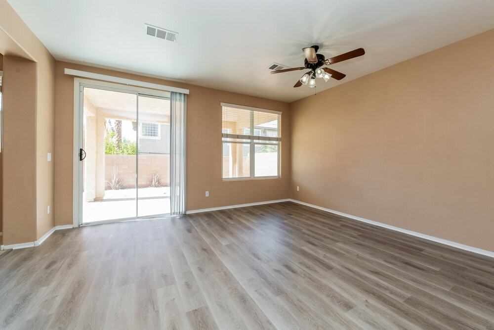 2613 Cliff Lodge Ave - Photo 5 of 17