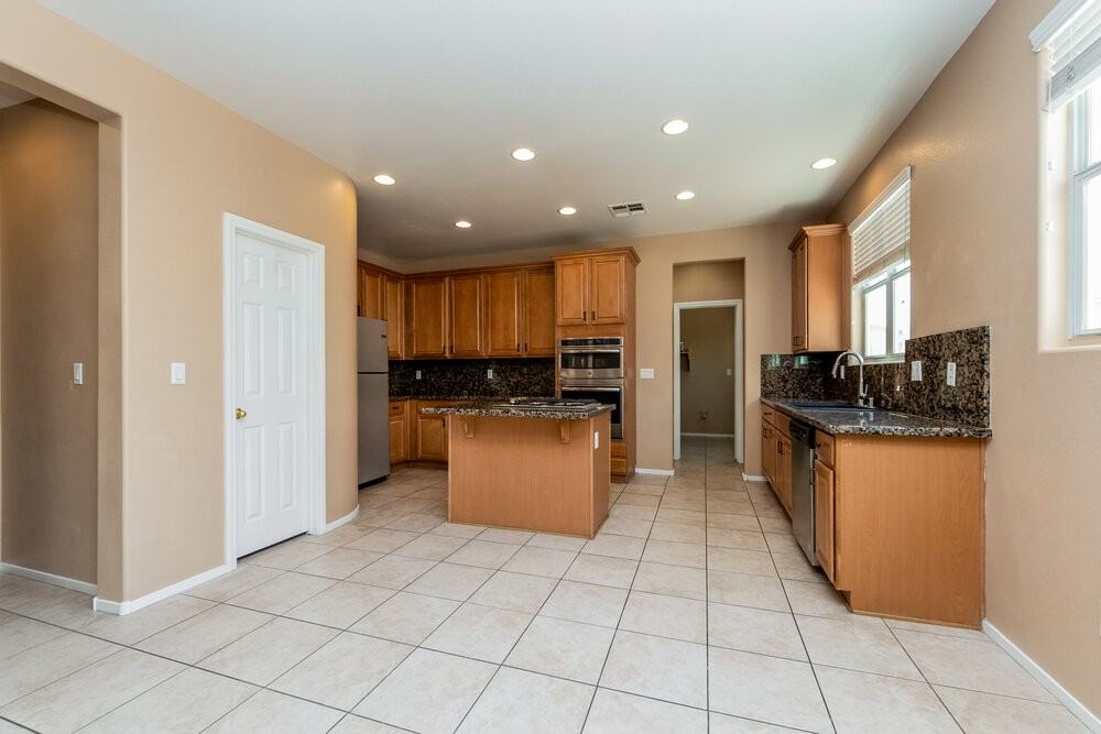 2613 Cliff Lodge Ave - Photo 6 of 17