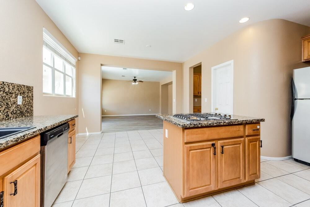 2613 Cliff Lodge Ave - Photo 7 of 17