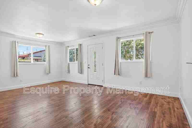 1218 N Olive St #A - Photo 2 of 21