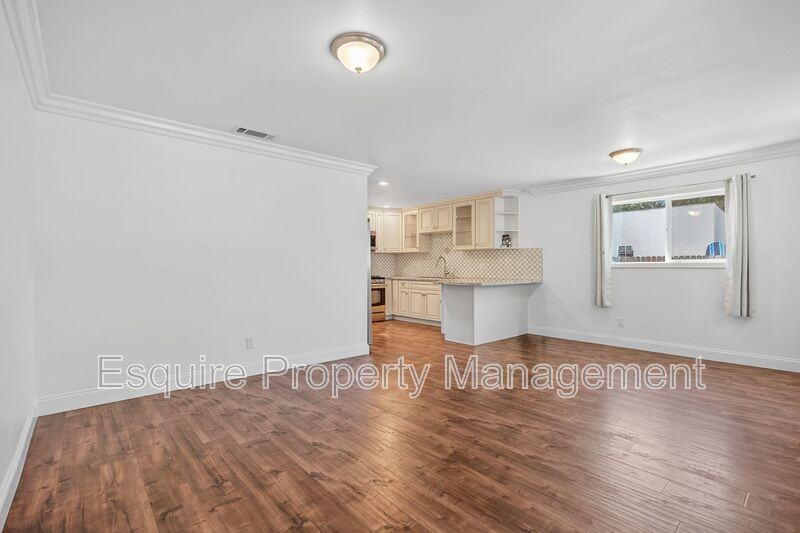 1218 N Olive St #A - Photo 4 of 21