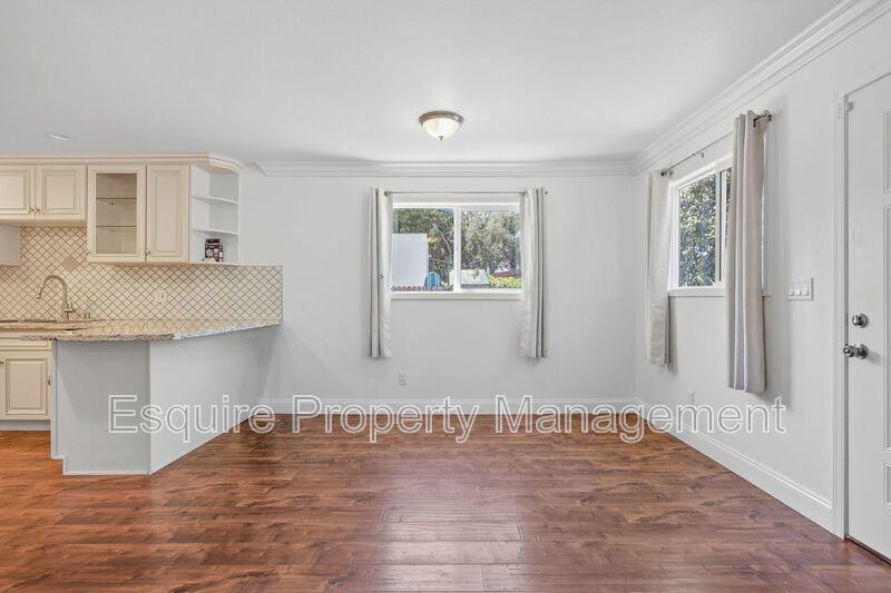 1218 N Olive St #A - Photo 5 of 21