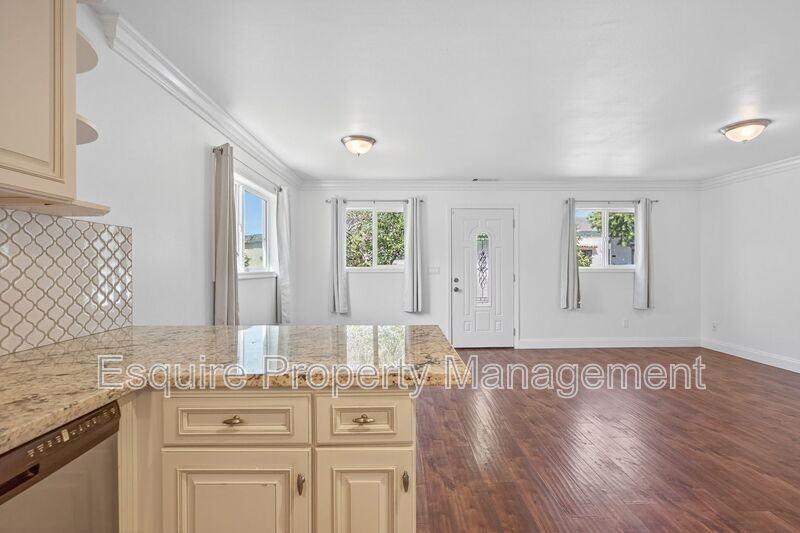 1218 N Olive St #A - Photo 6 of 21