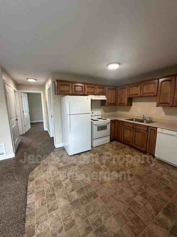 245 Opal Ct #2F - Photo 3 of 15