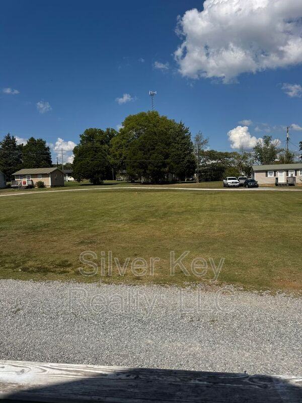 2335 Hwyn - Photo 3 of 13