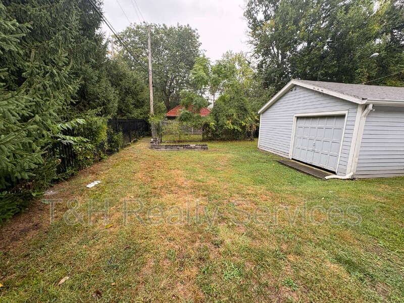 3711 N Pennsylvania St - Photo 3 of 16