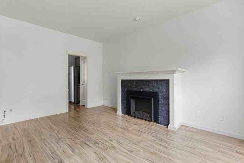 7282 Ne Stoneybrook St - Photo 5 of 20