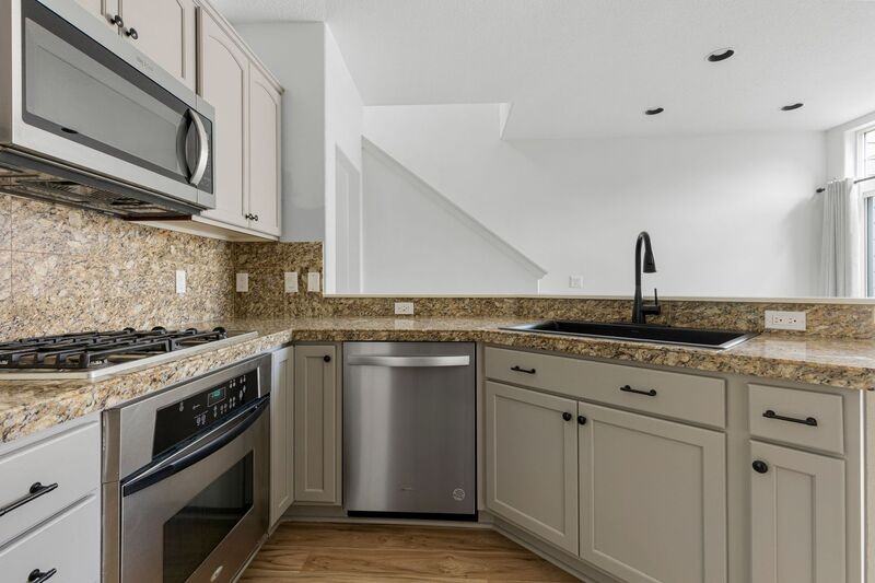 7282 Ne Stoneybrook St - Photo 2 of 20