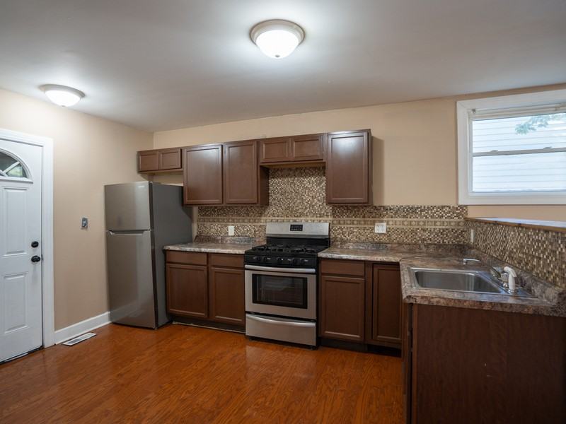 640 Myrtle Ave - Photo 2 of 10