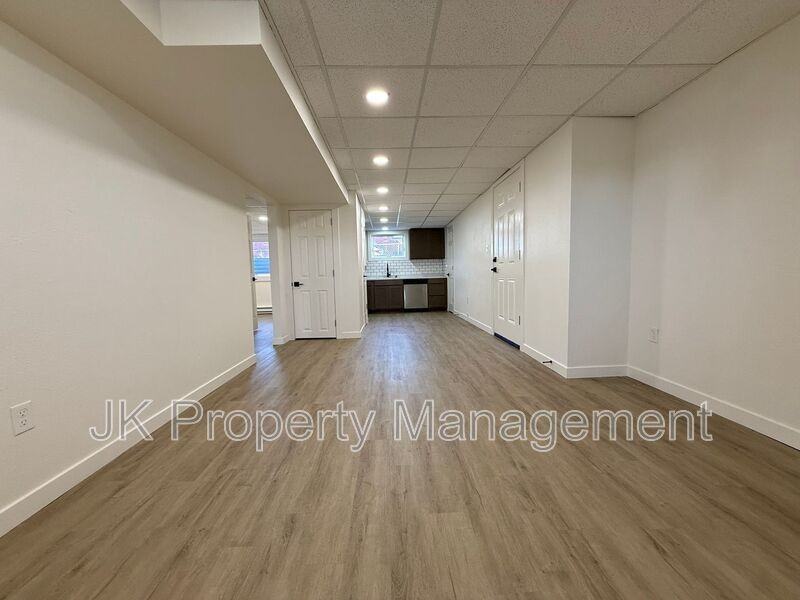 2004 6th St Ne #B - Photo 3 of 17