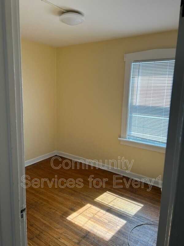 247 Roesch Ave #45A - Photo 3 of 7