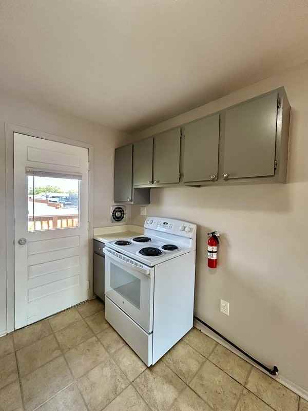 1922 Goddard Road - Photo 7 of 14