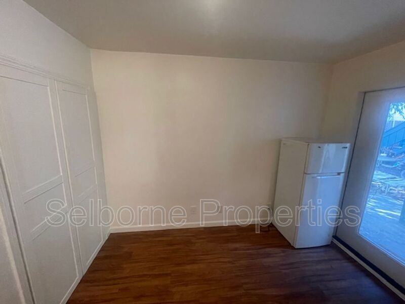 522 41st St - Photo 4 of 10