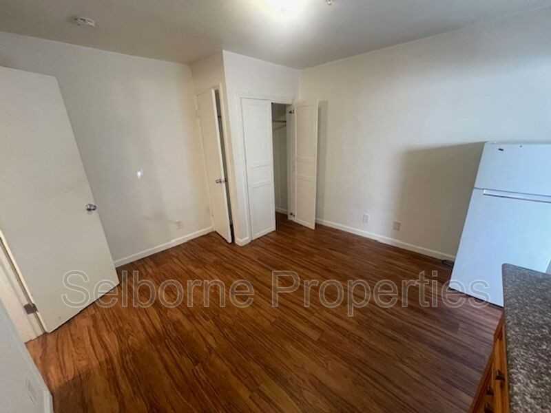 522 41st St - Photo 2 of 10