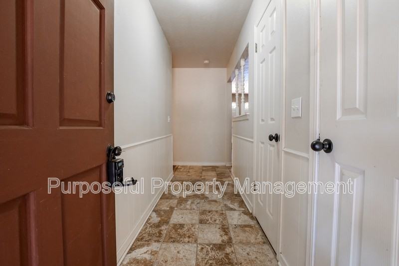 202 Stanton Dr - Photo 4 of 28