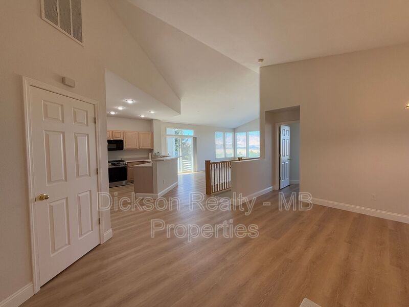 4711 Bradford Ln - Photo 3 of 32