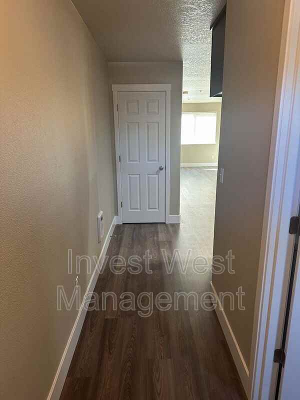 918 Z St - Photo 2 of 18