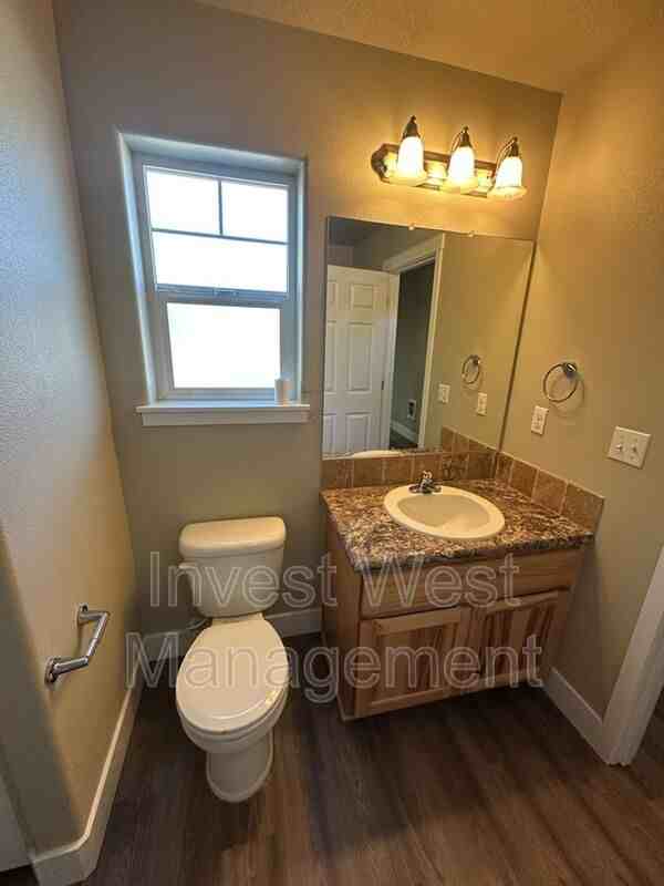 918 Z St - Photo 3 of 18