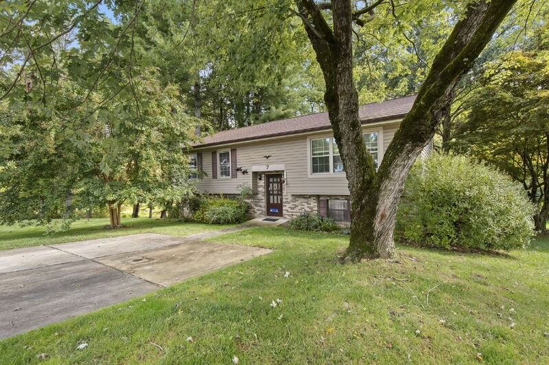 7 Wood Oak Ct - Photo 2 of 31