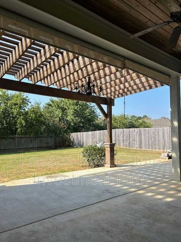 2076 Highpoint Pl - Photo 2 of 24