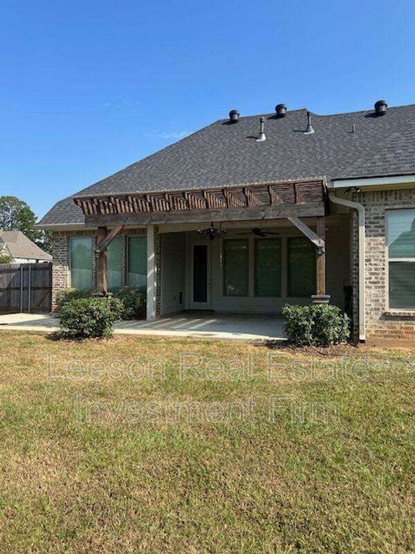2076 Highpoint Pl - Photo 3 of 24