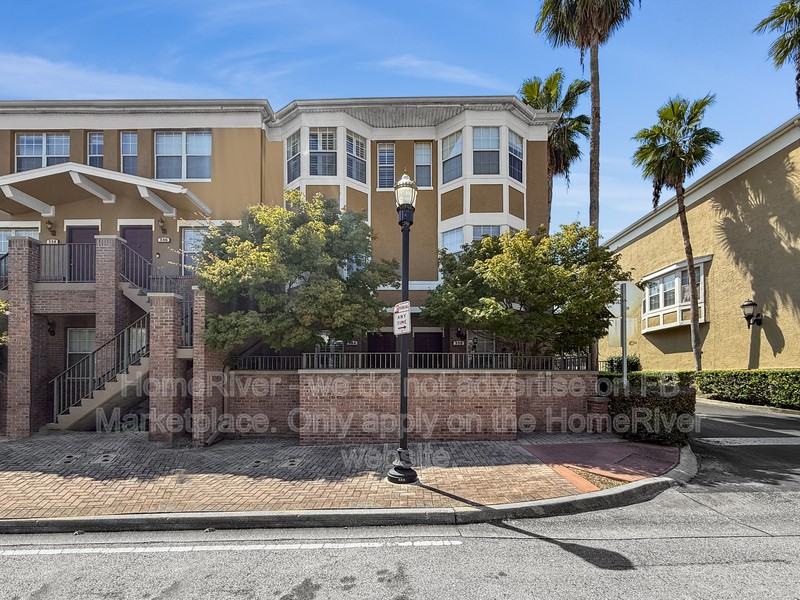 334 E Ashley St - Photo 3 of 21