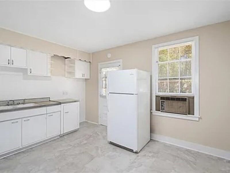 1450 Mcarthur St - Photo 6 of 19