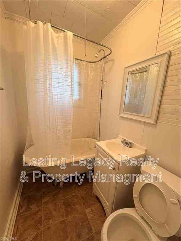 1024 W 13th St - Photo 5 of 6