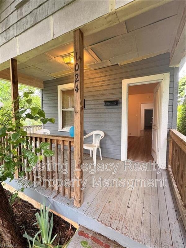 1024 W 13th St - Photo 6 of 6