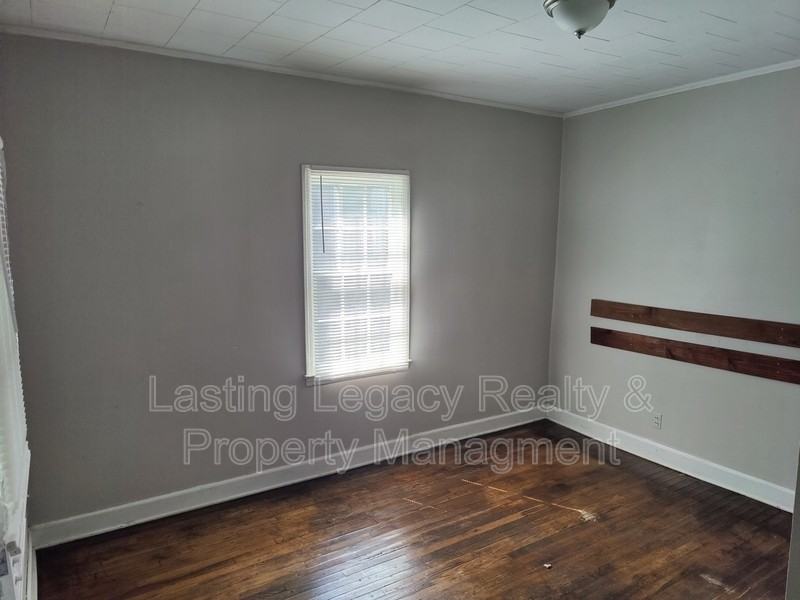 1712 Grant Ave - Photo 2 of 9