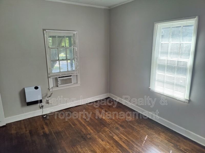 1712 Grant Ave - Photo 3 of 9