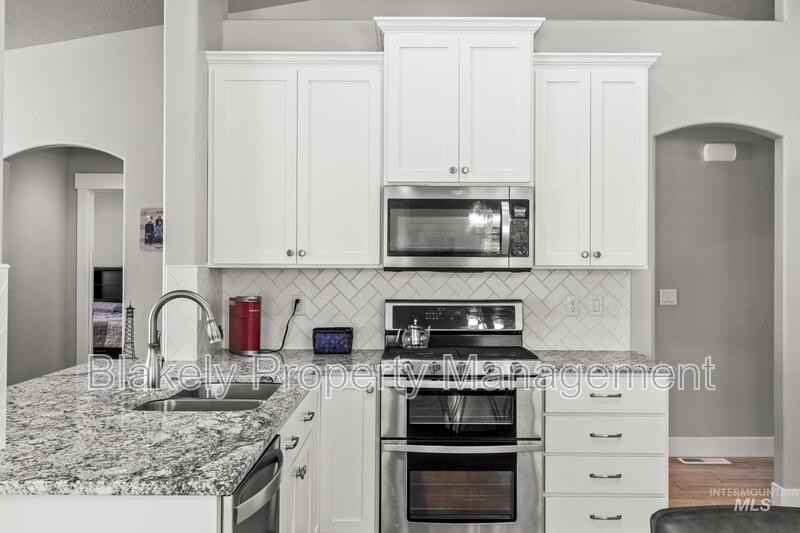 319 N Baxter Way - Photo 7 of 18