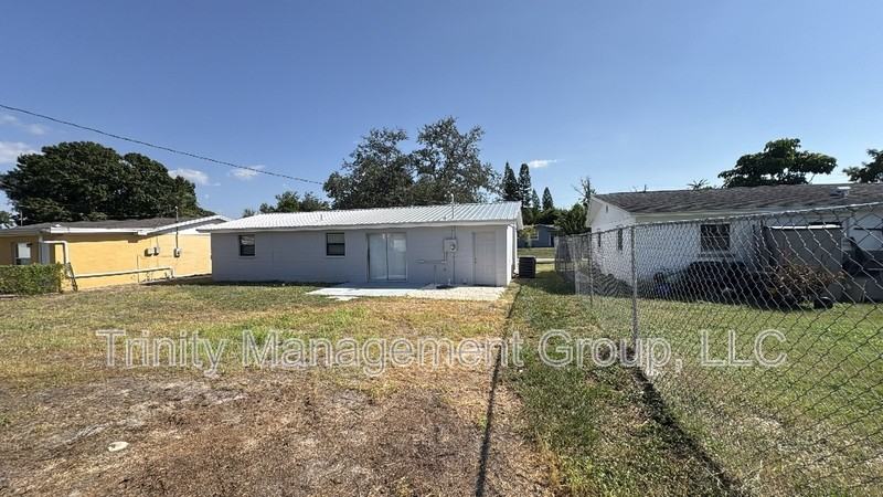 Oakfield Ave - Photo 2 of 10